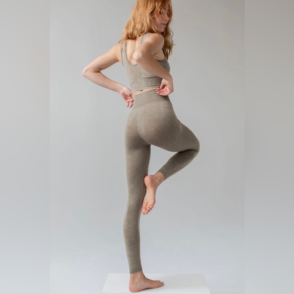 Savvi leggings/tights & matching bra - NWT - Picture 2 of 12